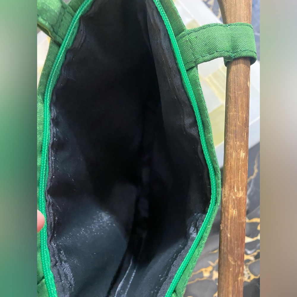 Unique vintage handmade wooden handle green hand purse with carved wooden base. - Picture 4 of 7